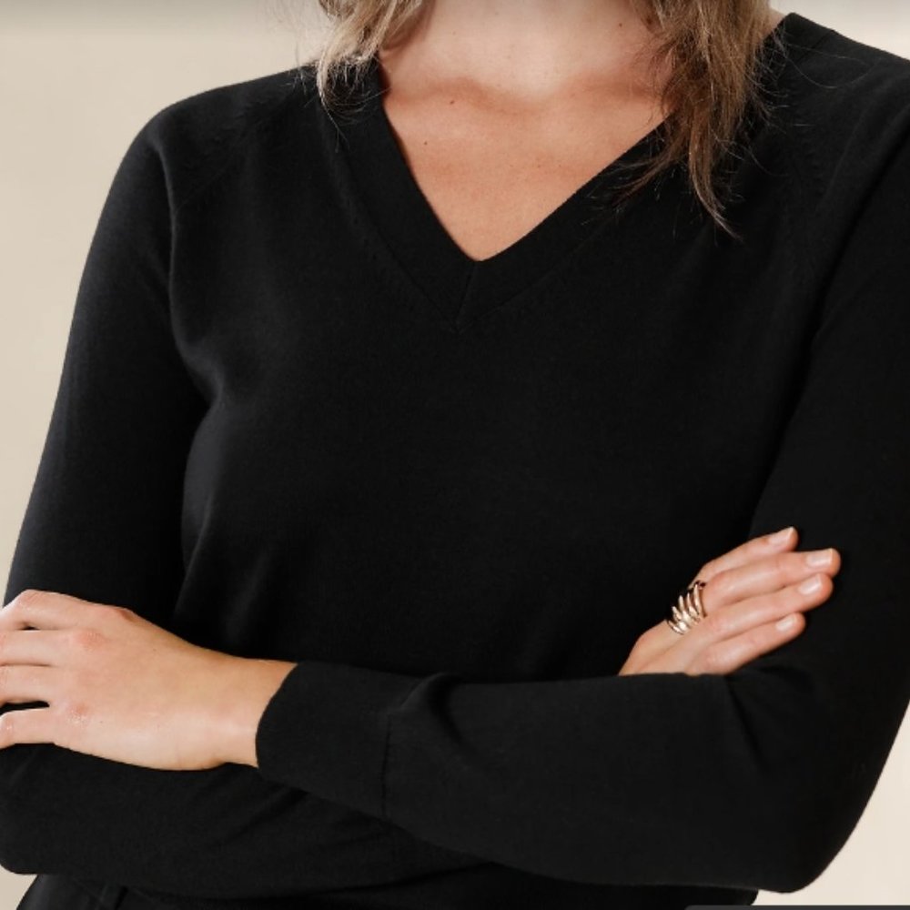 Banana Republic Factory Sweater - Black - Size L